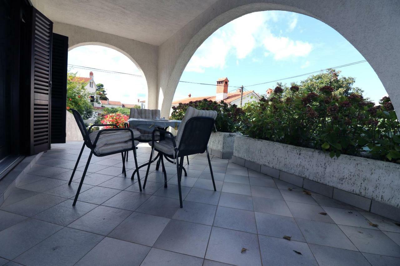 Apartment Draga 17 Njivice Exterior photo