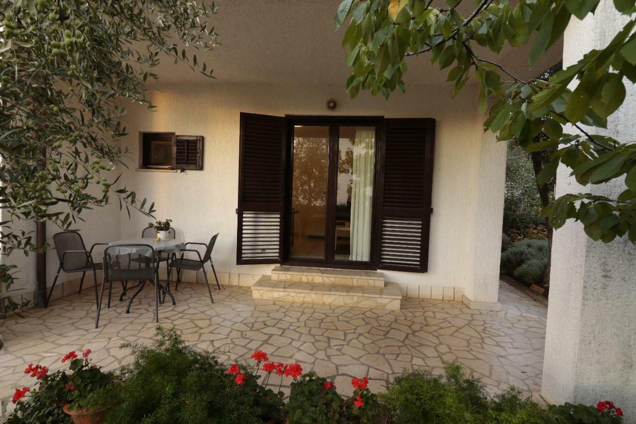 Apartment Draga 17 Njivice Exterior photo