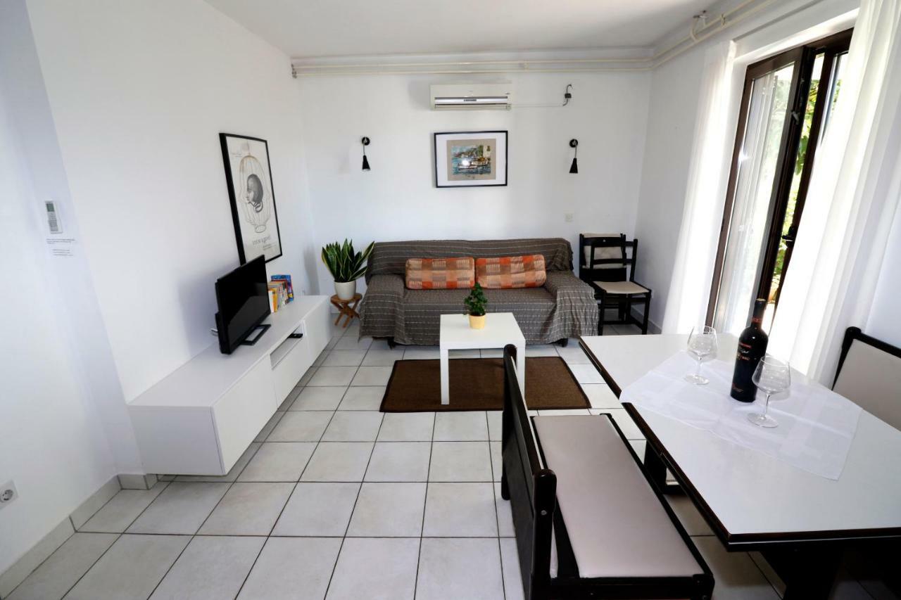 Apartment Draga 17 Njivice Exterior photo